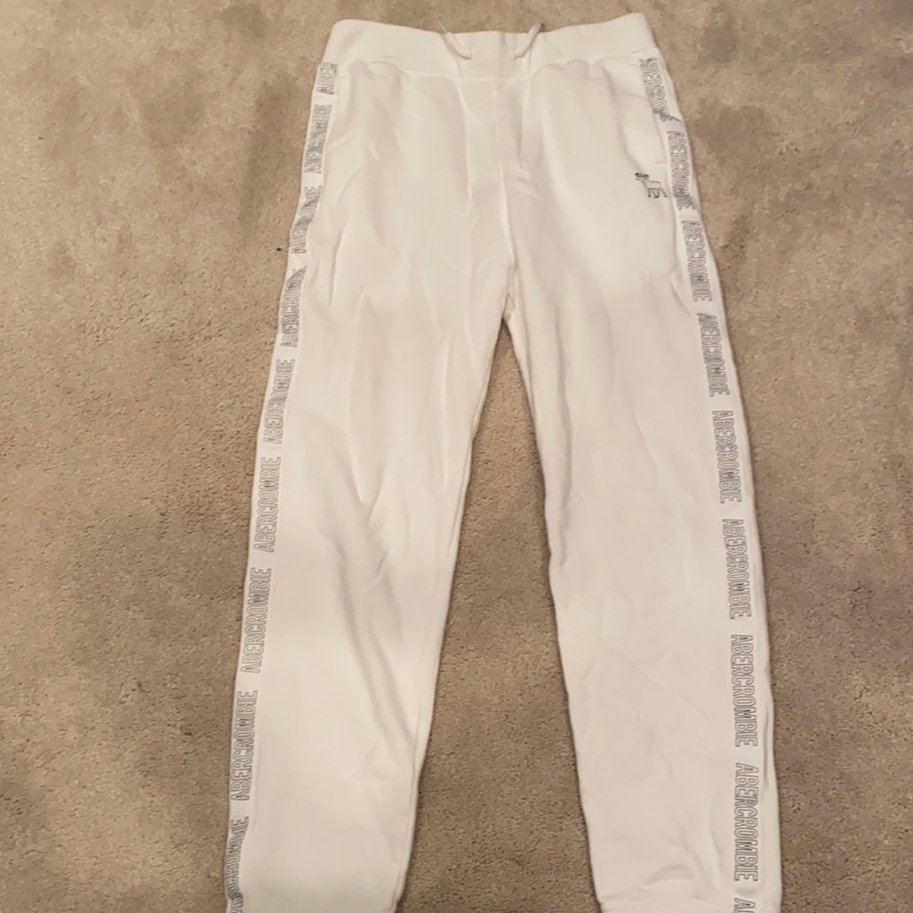 White sweatpants with abercrombie logo stripped down the side